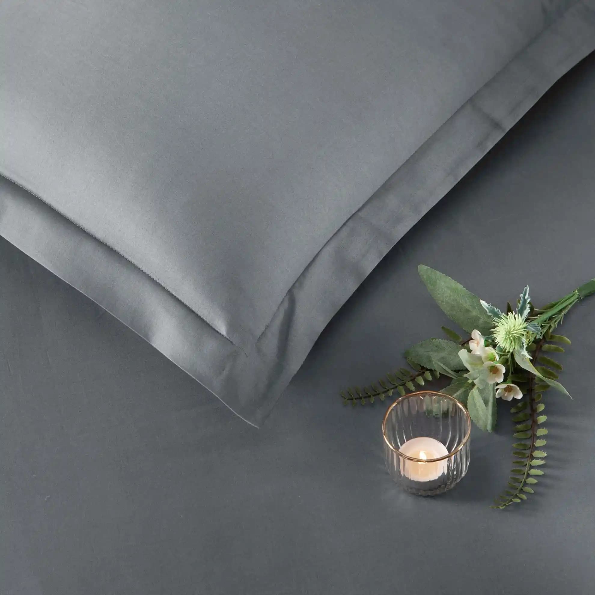 Taç İpek Saten Nevresim Takımı ile Yatak Odanızı Şıklık ve Konforla Yenileyin