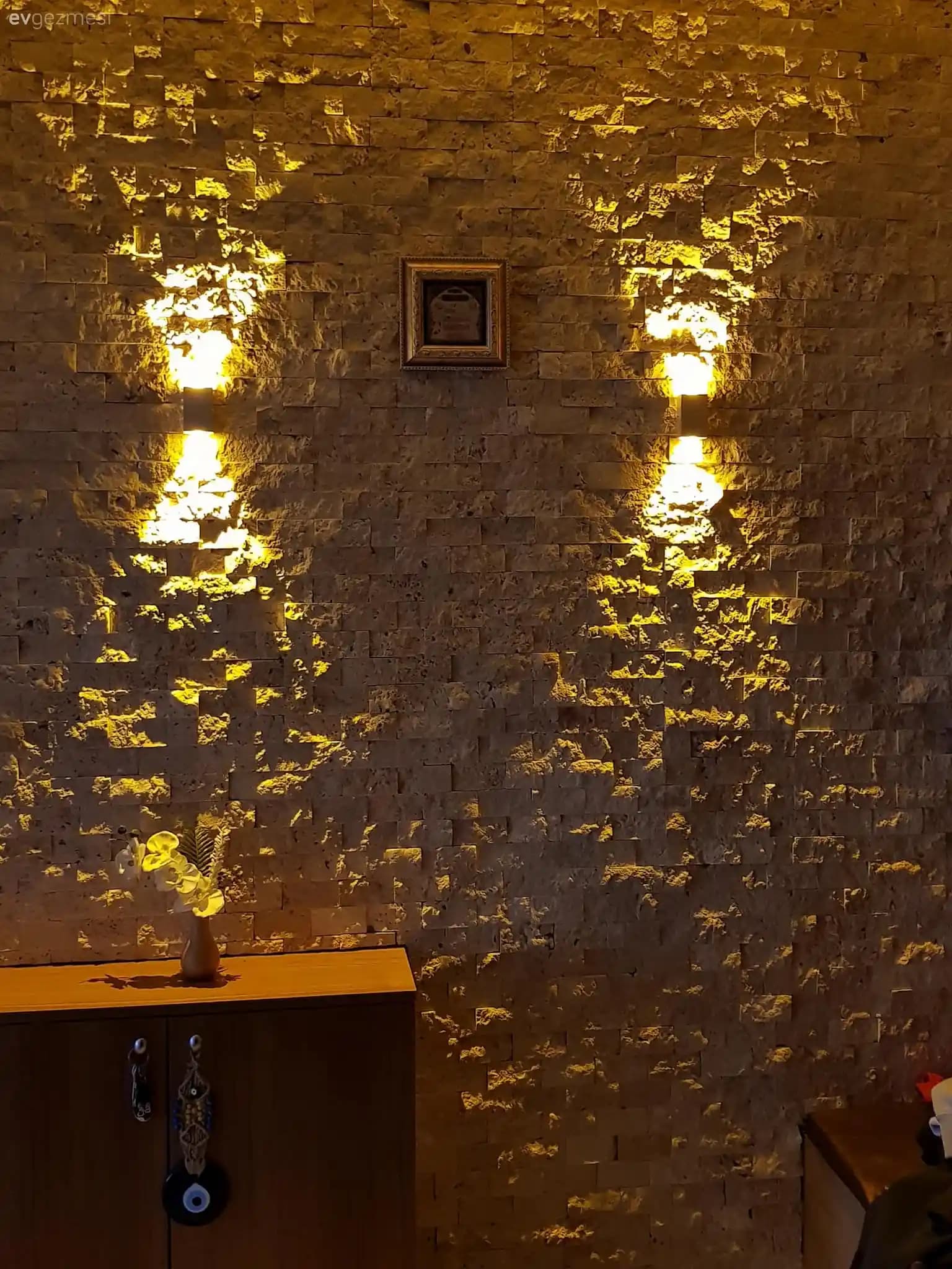 Taş Duvar Dekorasyonunda Aydınlatma Teknikleri ve Trendler Hakkında Kapsamlı Rehber