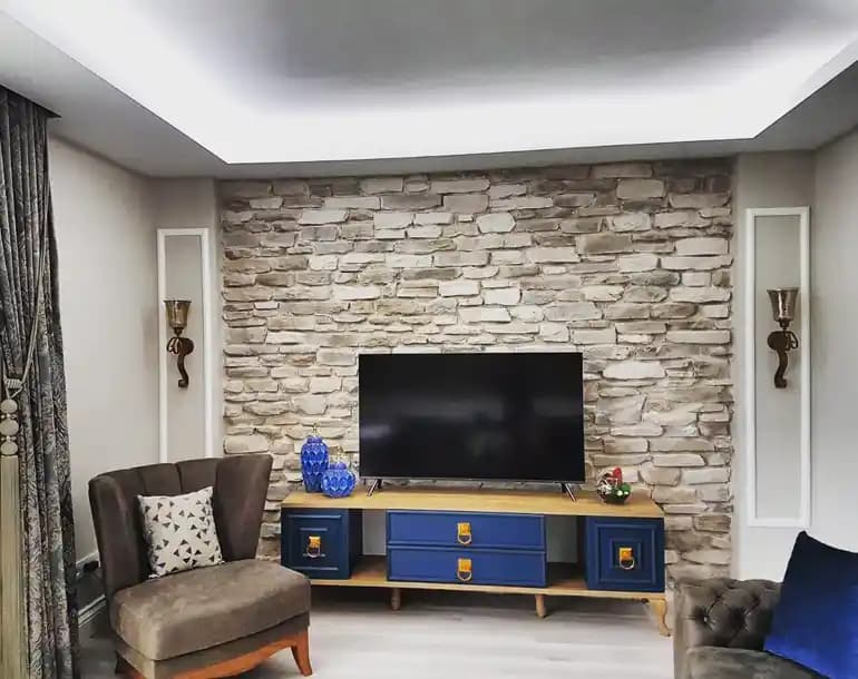 Taş Duvar TV Ünitesi ile Modern ve Şık Dekorasyon Çözümleri