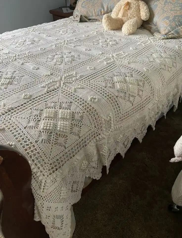 Tek Tığ Yatak Örtüsü Modelleri ile Ev Dekorasyonunuza Şıklık Katın