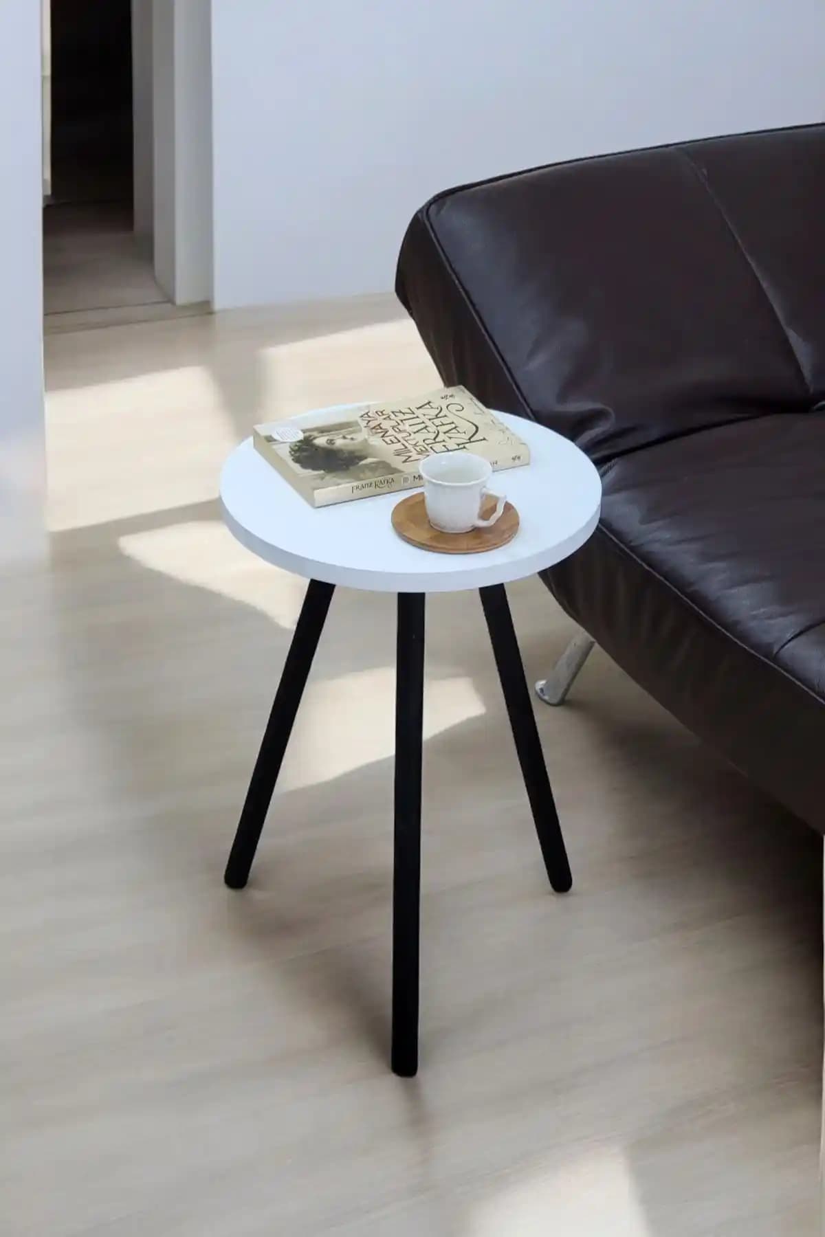 Tekli Yüksek Sehpa Modelleri ve Dekorasyonda Kullanım İpuçları