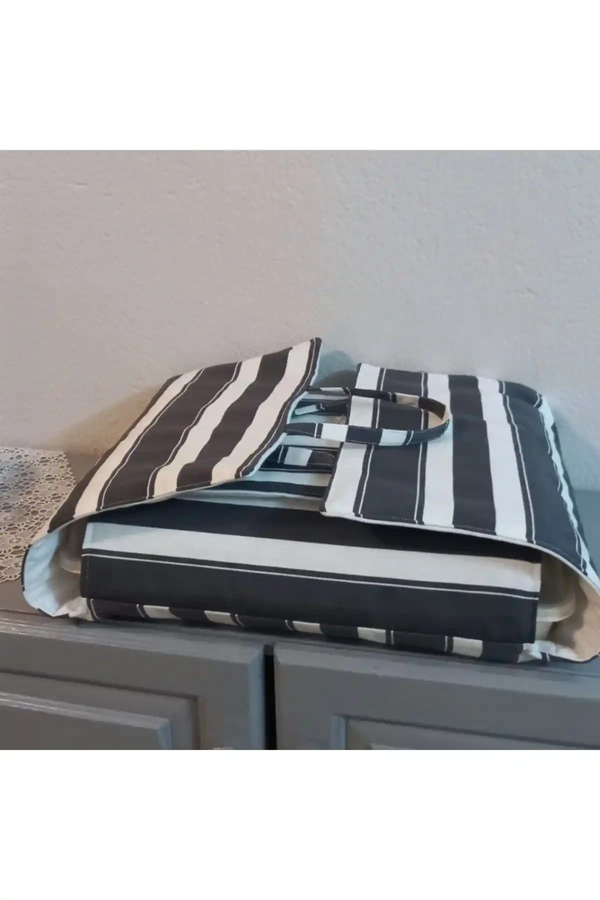 Tepsi Taşıma Çantasıyla Dekorasyonda Hem Şıklık Hem Pratiklik Sağlama Yöntemleri