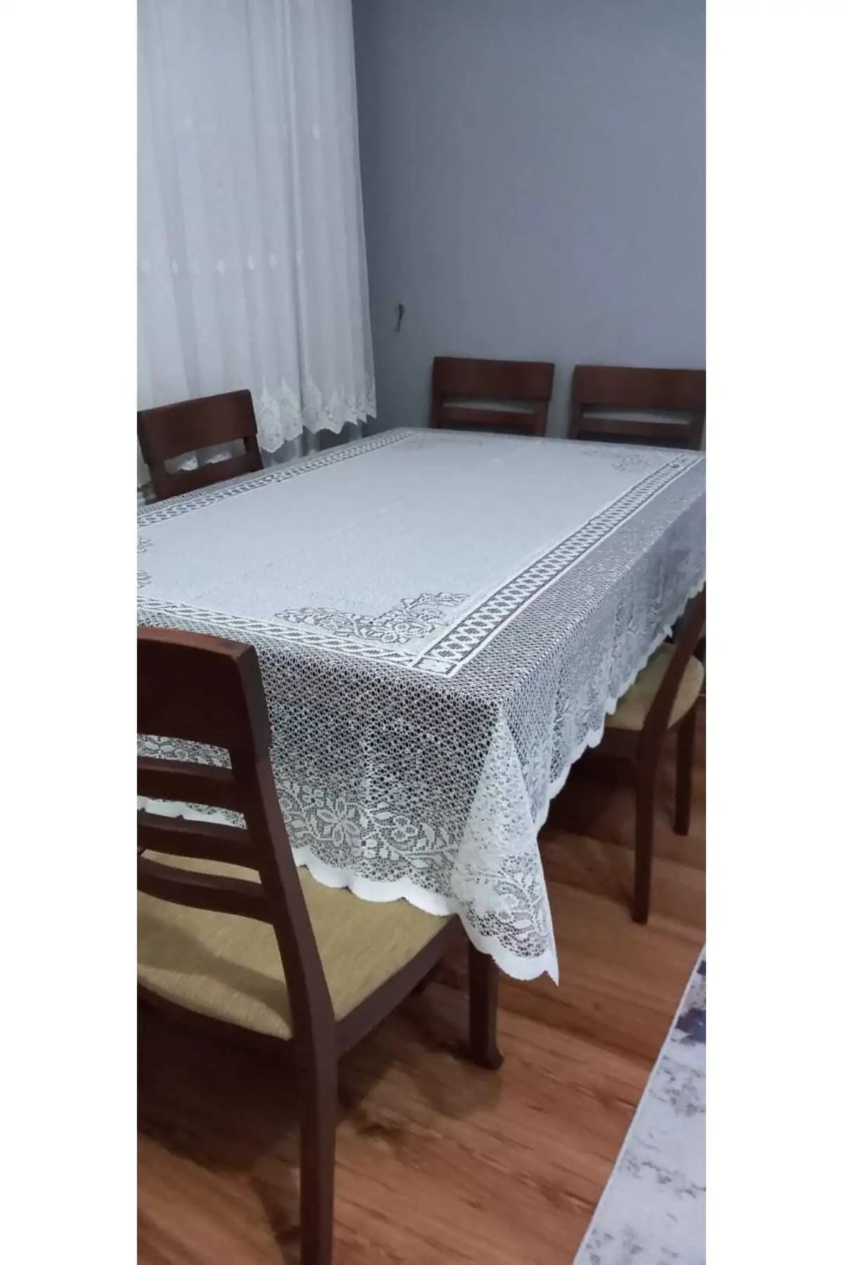 Tül Masa Örtüsü ile Dekorasyonda Zarafetin Anahtarı ve Modern Kullanım İpuçları