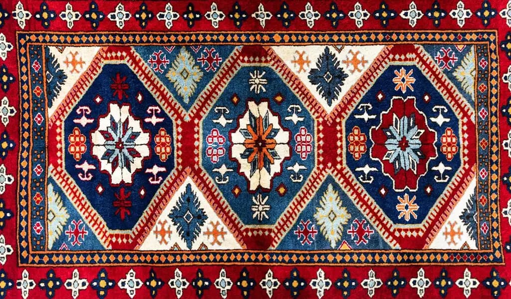 Türk Halıları: Geleneksel Sanatın Dekorasyondaki Yeri ve Modern Kullanımı