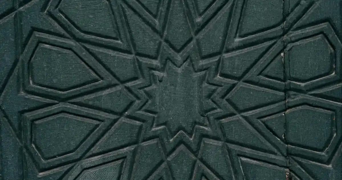 Turuncu Duvar Saati ile Mekânlara Renk ve Fonksiyon Katma Rehberi