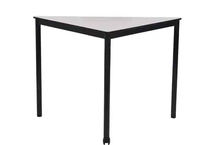 Üçgen Masa: Modern ve Şık Dekorasyon İçin Çok Yönlü Mobilya Seçeneği