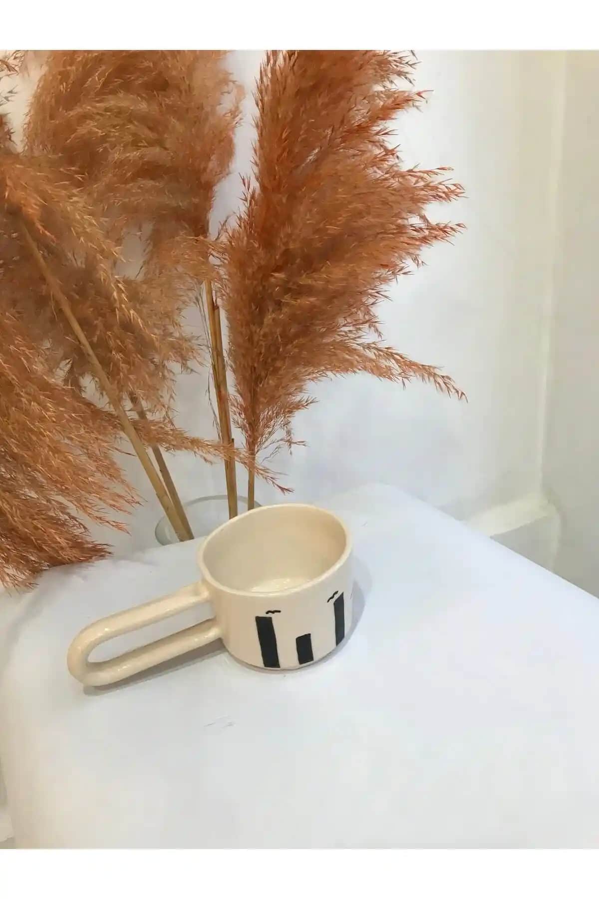 Uzun Kahve Fincanlarıyla Dekorasyonda Zarafet ve Şıklık Yaratma Yöntemleri