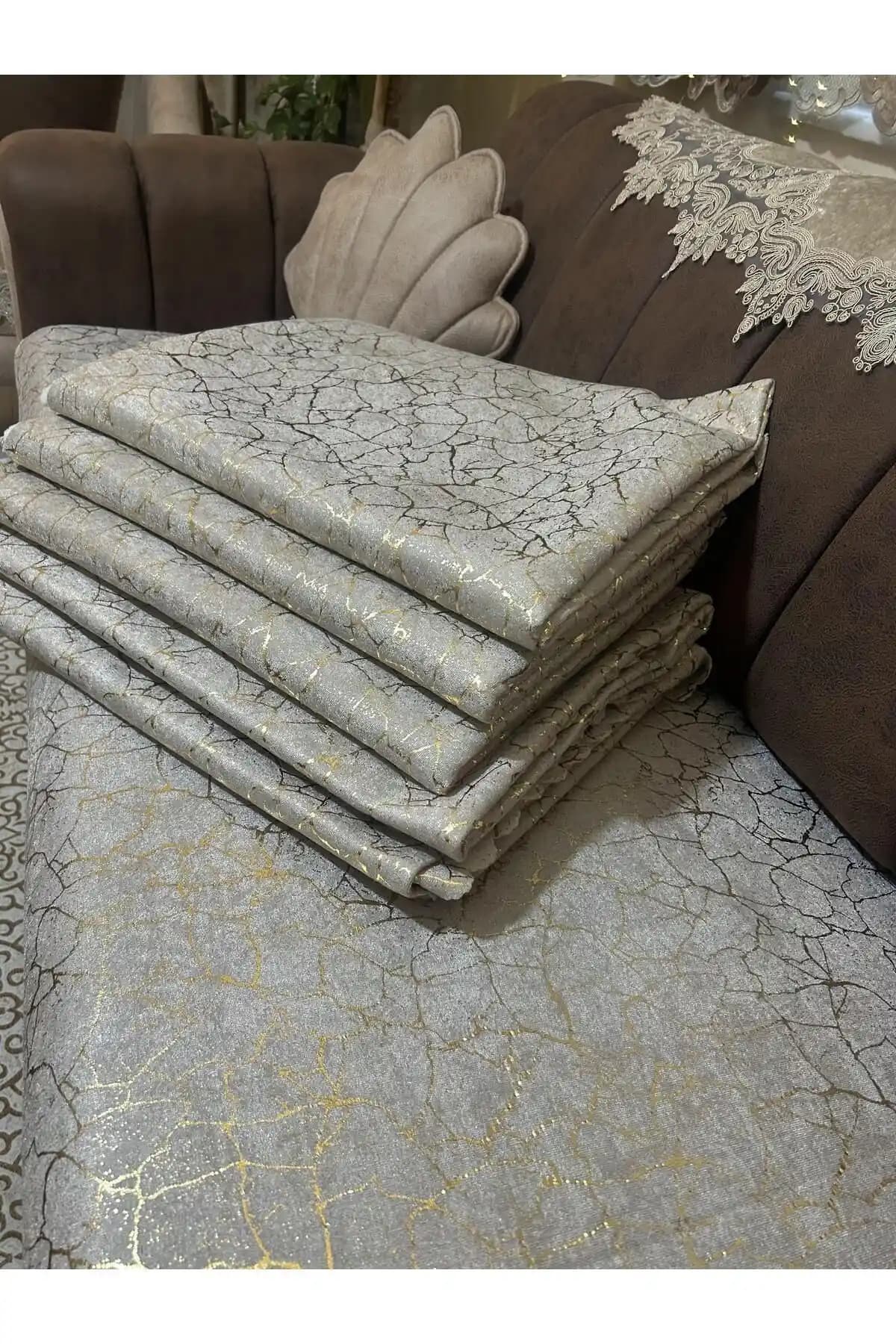 Varaklı Koltuk Örtüsü ile Dekorasyonda Zarafetin Yeni Adı