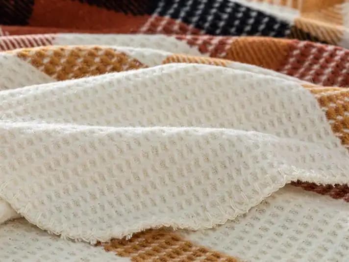 Waffle Model Battaniye ile Modern ve Sıcak Dekorasyon Çözümleri
