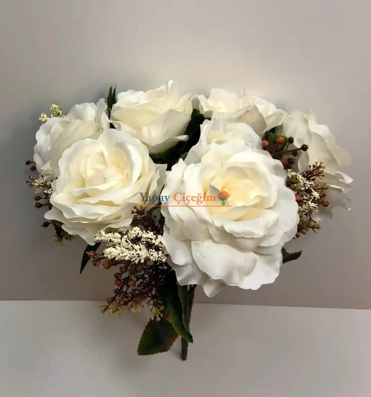 Yapay Büyük Çiçeklerle Modern Dekorasyon Trendleri ve Kullanım İpuçları