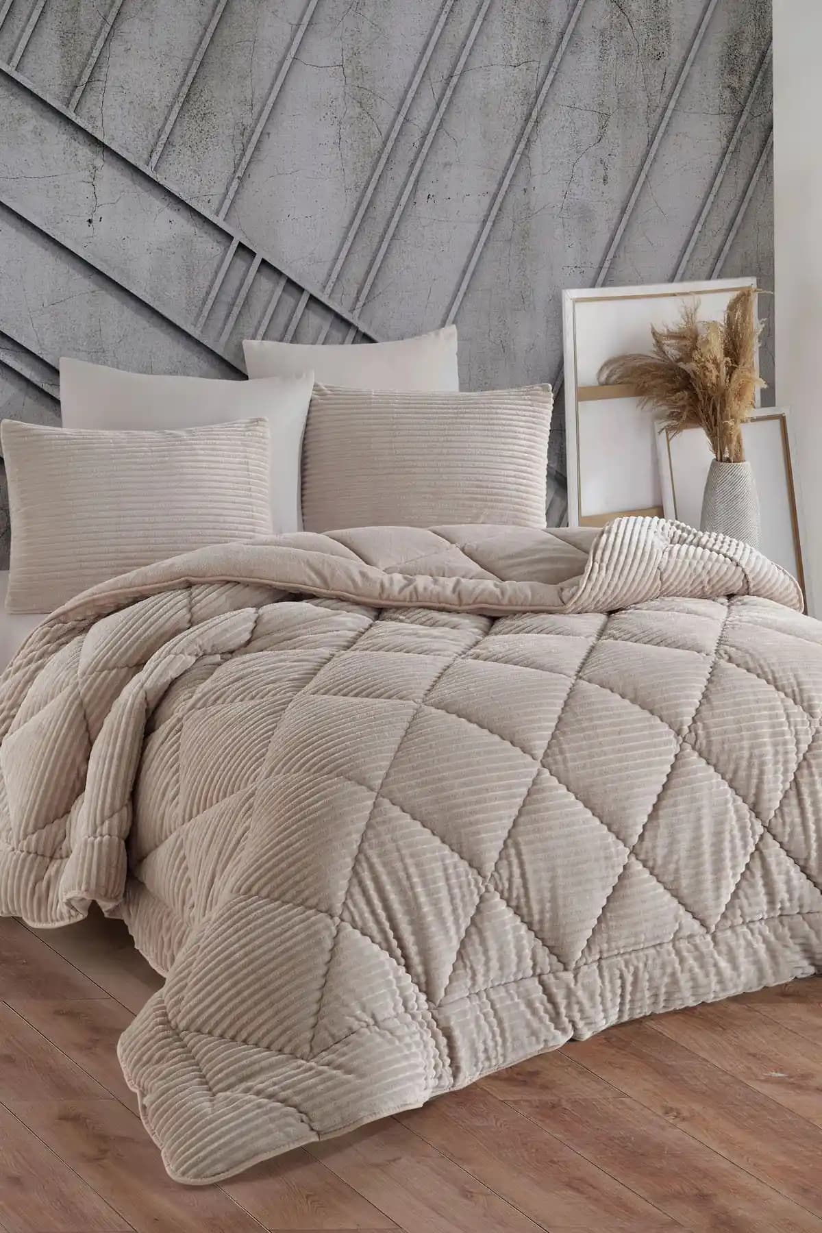 Yatak Odası Dekorasyonuna Uygun Çift Kişilik Yorgan Setleri ve Konfor Sağlayan Seçenekler