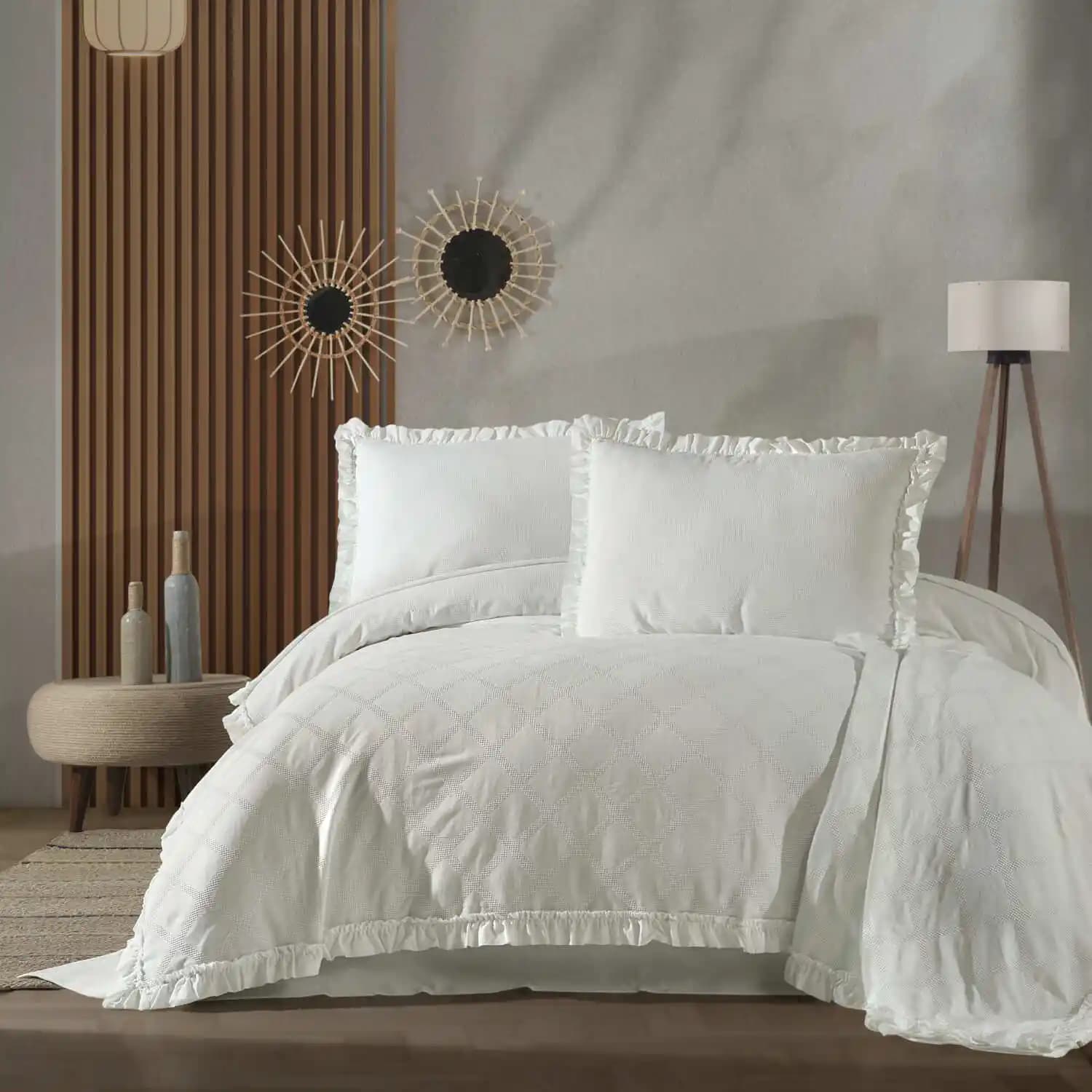 Yatak Odası Dekorasyonunda Çift Kişilik Pike Seçimi ve Dekoratif Fikirler