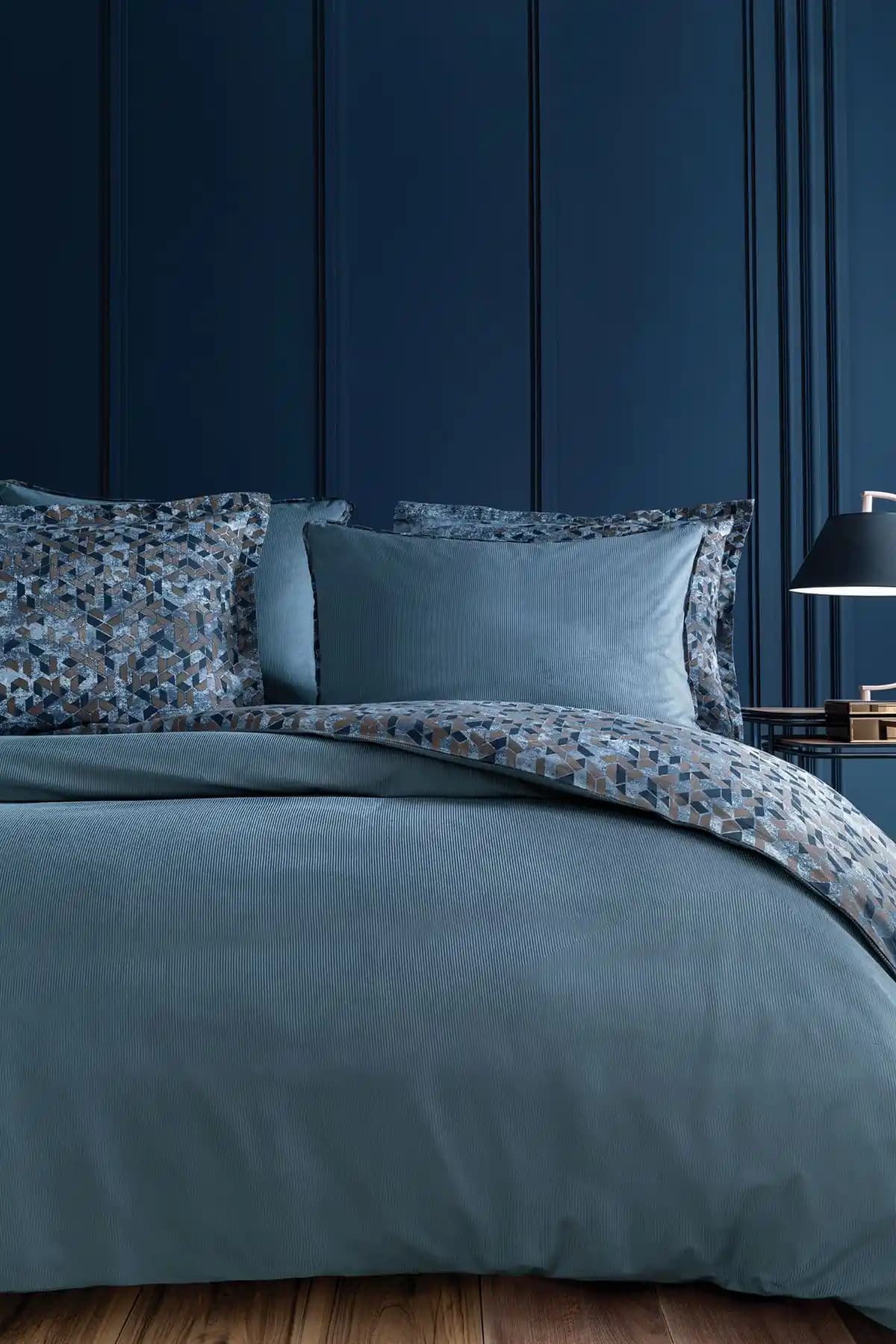 Yatak Odası Dekorasyonunda Kadife Nevresim Takımlarıyla Zarafet ve Rahatlık Yaratın