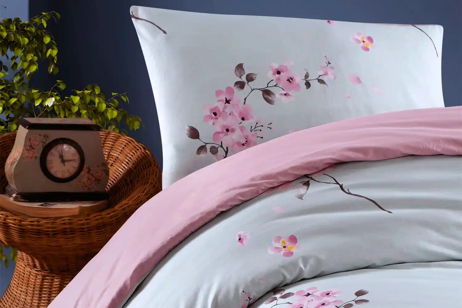 Yatak Odası Şıklığını Artıran En İyi Nevresim Takımı Seçenekleri ve Trendler