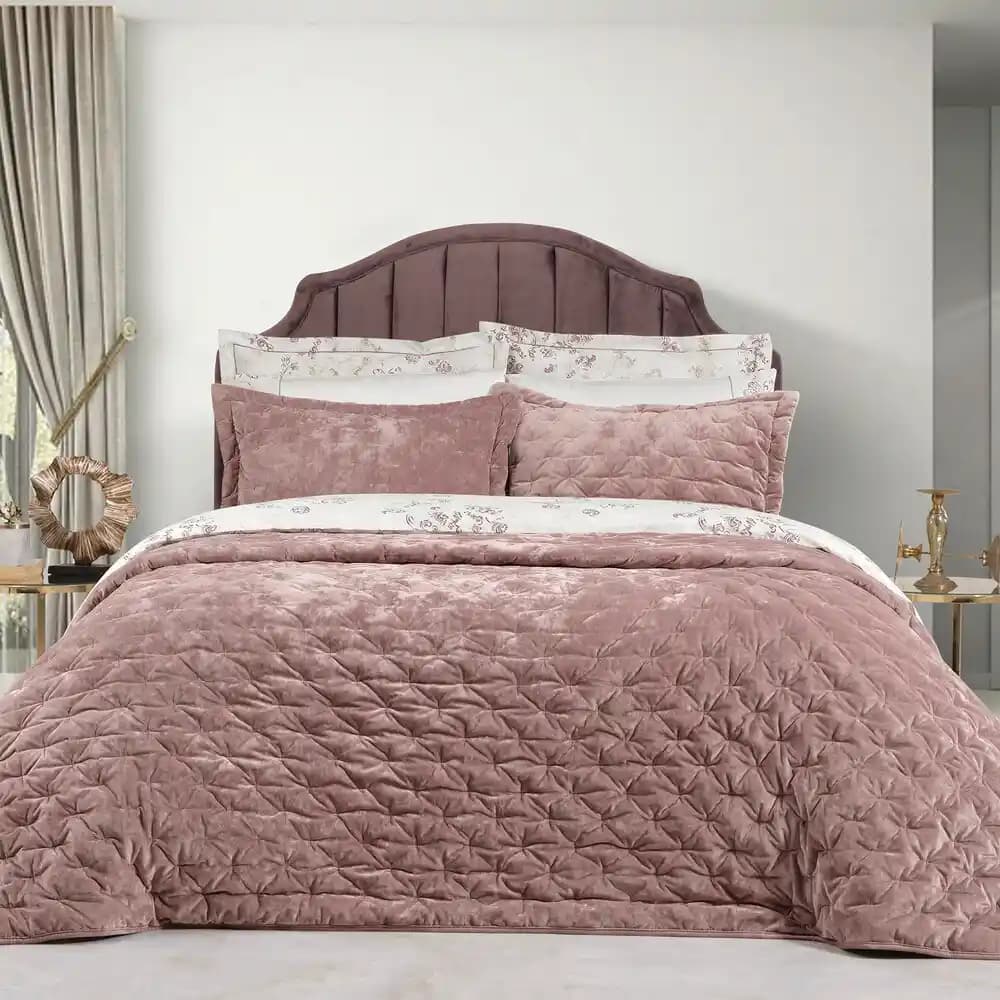 Yatak Örtüsü Setleri ile Yatak Odalarınıza Şıklık ve Konfor Katmanın Yolları