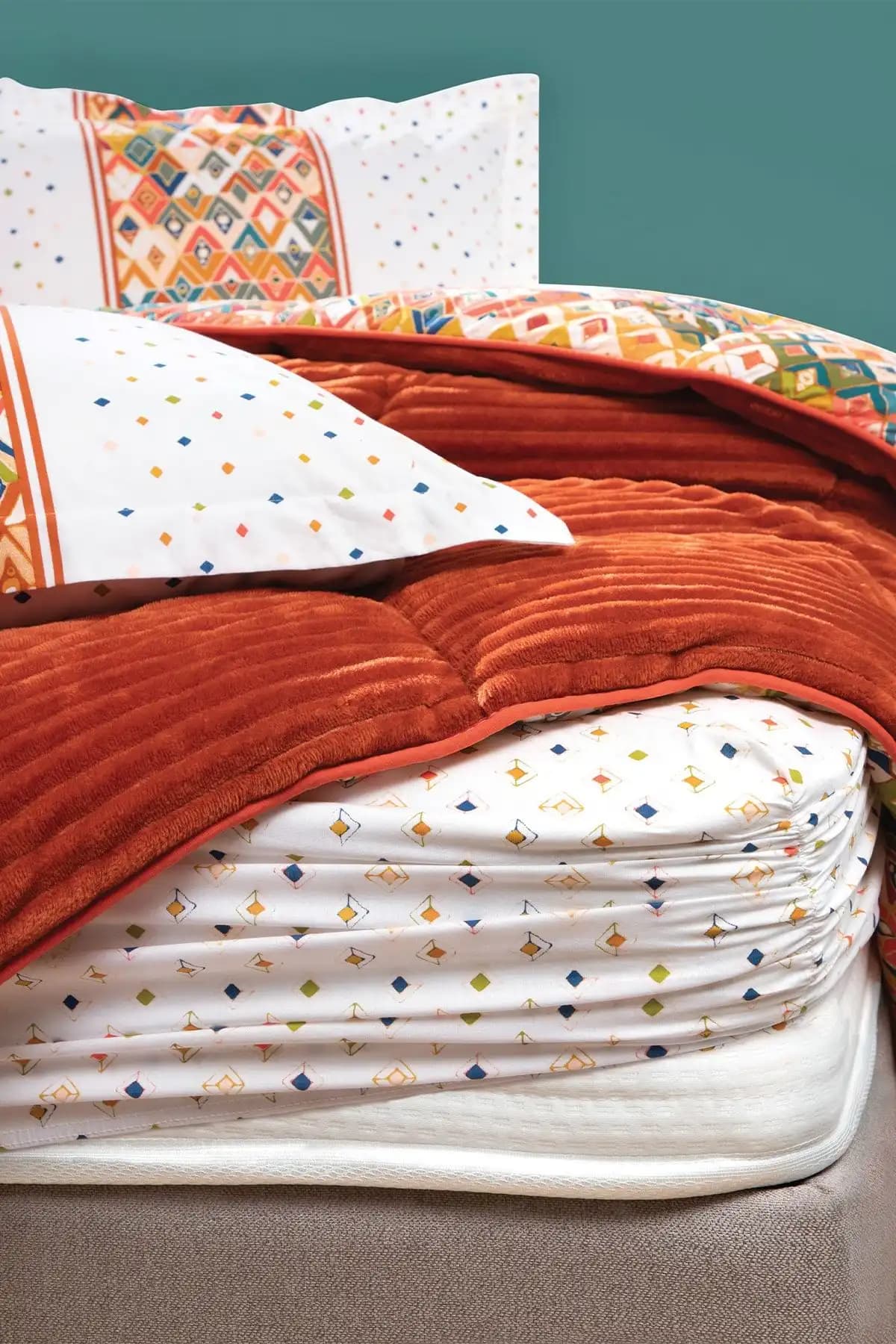 Yataş Bedding Turuncu Uyku Setleri ile Yatak Odasında Şıklık ve Konforun Anahtarı