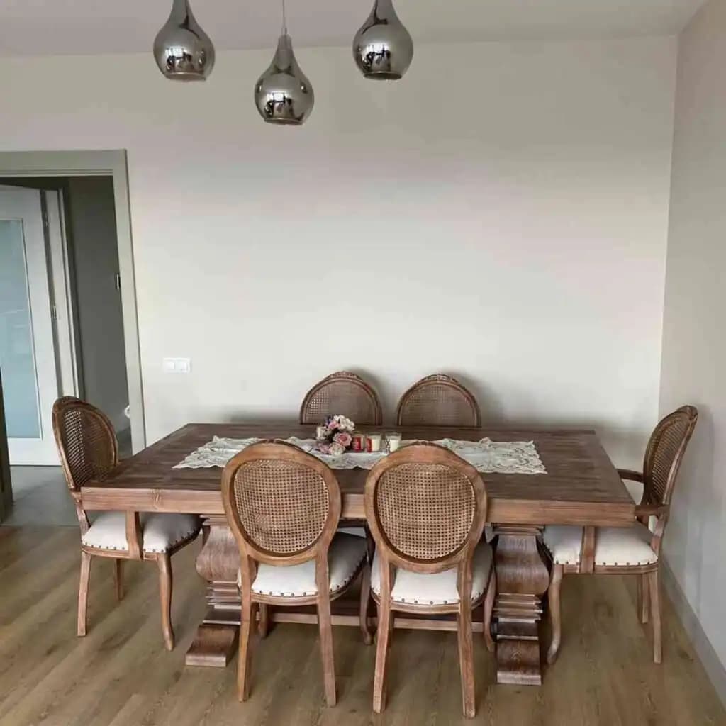 Yemek Masası Aksesuarlarıyla Şıklık ve İşlevselliği Artırmanın Yolları