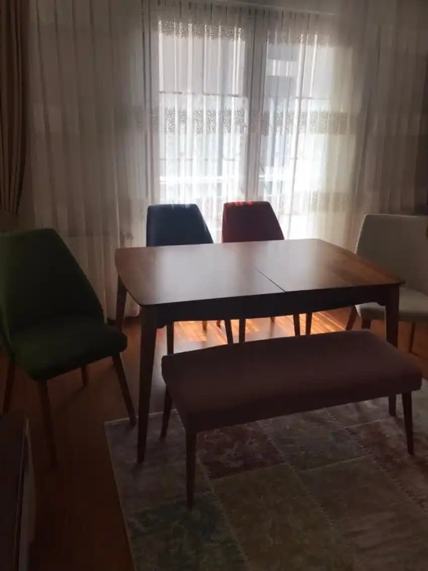 Yemek Masası Pufu ile Dekorasyonunuzu Modern ve Şık Hale Getirin