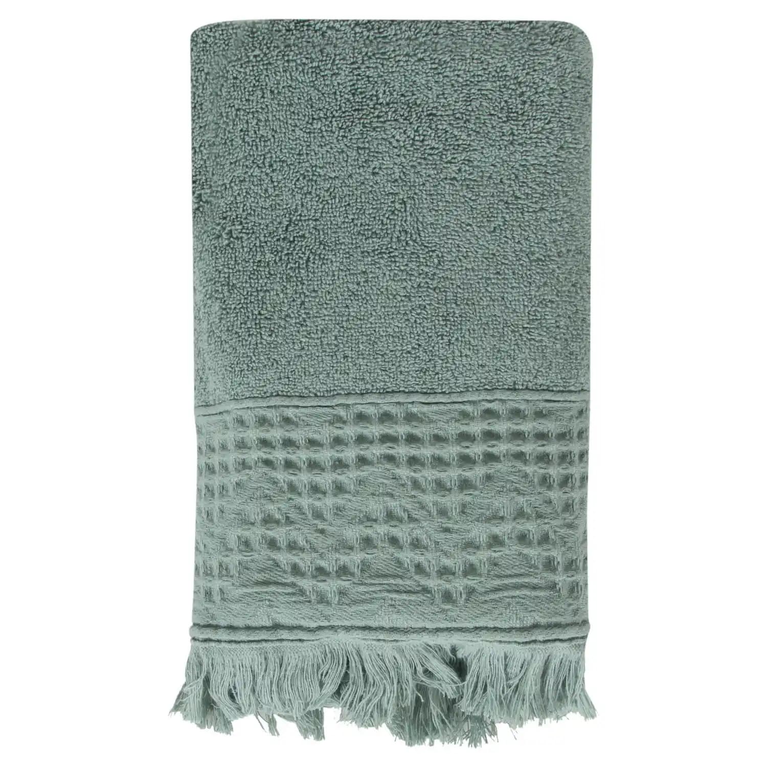 Yeşil Havlu ve Dekorasyonda Renkli Dokunuşlar: Mekanlara Doğal ve Şık Bir Atmosfer Katın