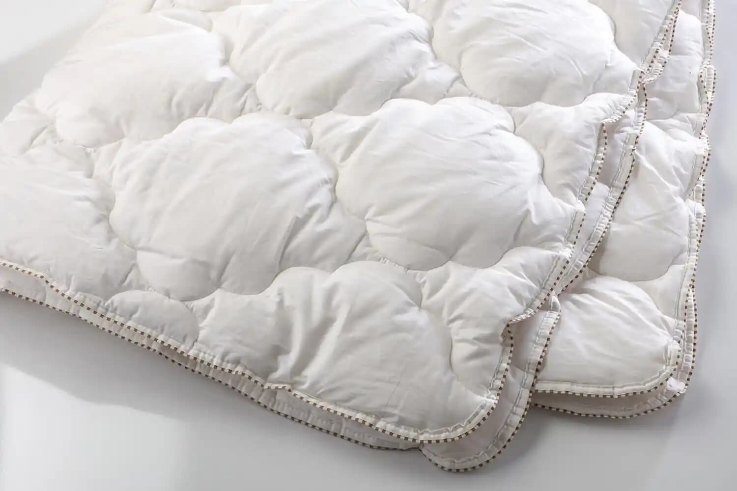 Yorgan Pamuk ile Doğal ve Konforlu Dekorasyon ve Uyku Deneyimi Sağlama