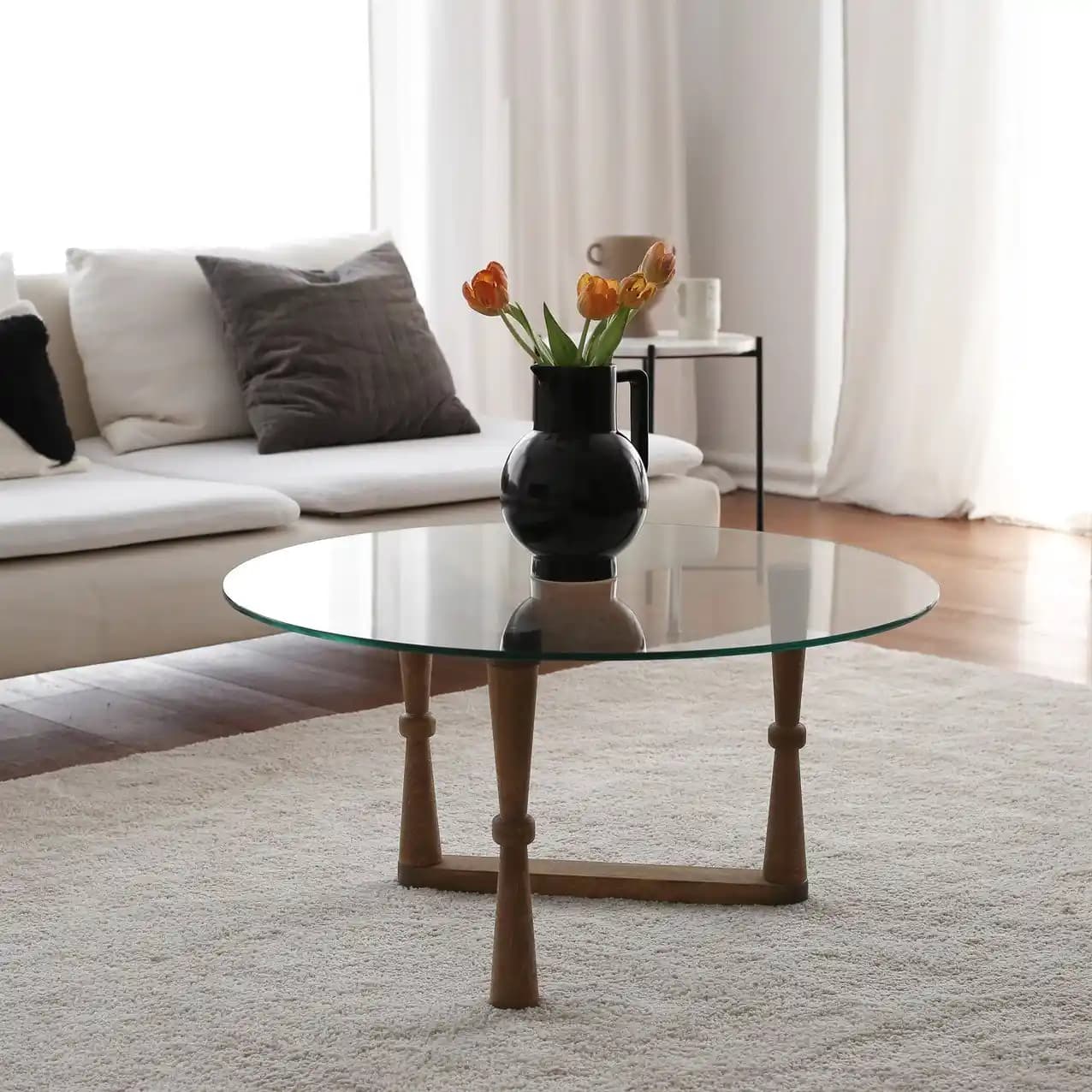 Yuvarlak Cam Orta Sehpa ile Modern Dekorasyon ve Fonksiyonellik Sağlayın