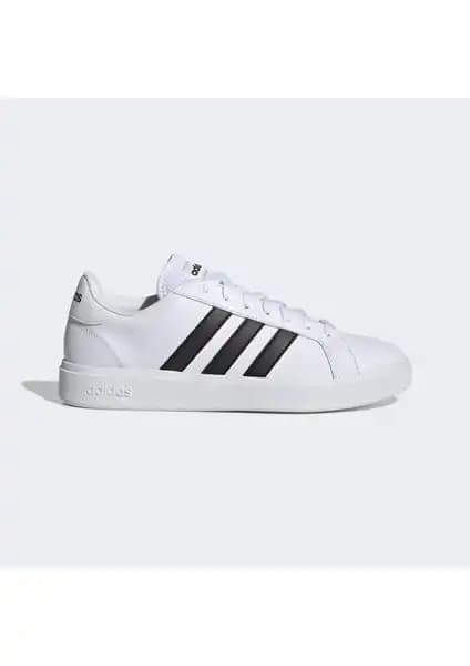 Adidas Grand Court TD ve Advantage Lifestyle Karşılaştırması: Hangi Ayakkabı Sizin İçin Uygun 1