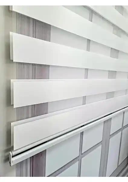 BBB Zebra Stor Perde Modelleri Karşılaştırması: Beyaz ve Krem Renk Seçenekleri