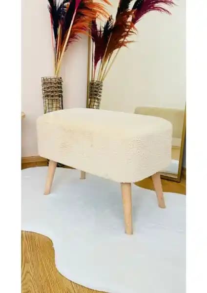 Dekoratif Puf Karşılaştırması: Ahşap Ayaklı ve Teddy Kumaş Modelleri