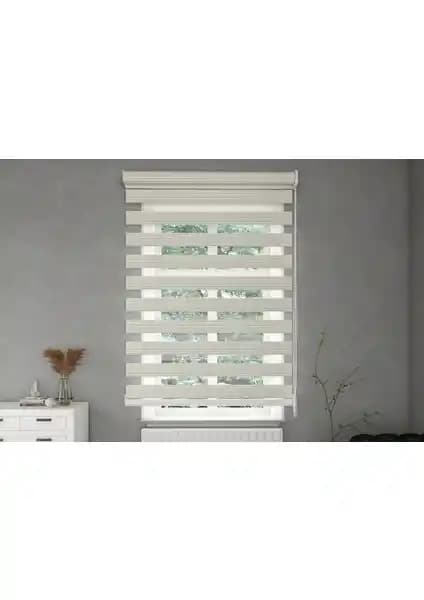 Geniş Pliseli Zebra ve Bambu Ekru Stor Perdelerin Özellikleri ve Karşılaştırması