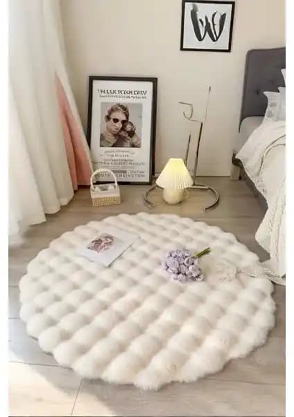 My Evilla Bubble ve Lagom Life Yuvarlak Peluş Halı Karşılaştırması