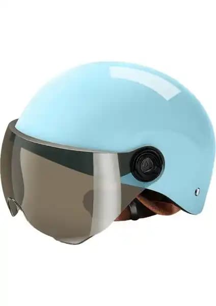 Yarım Motosiklet Kaskları Karşılaştırması: Güvenlik, Konfor ve Tasarım Analizi