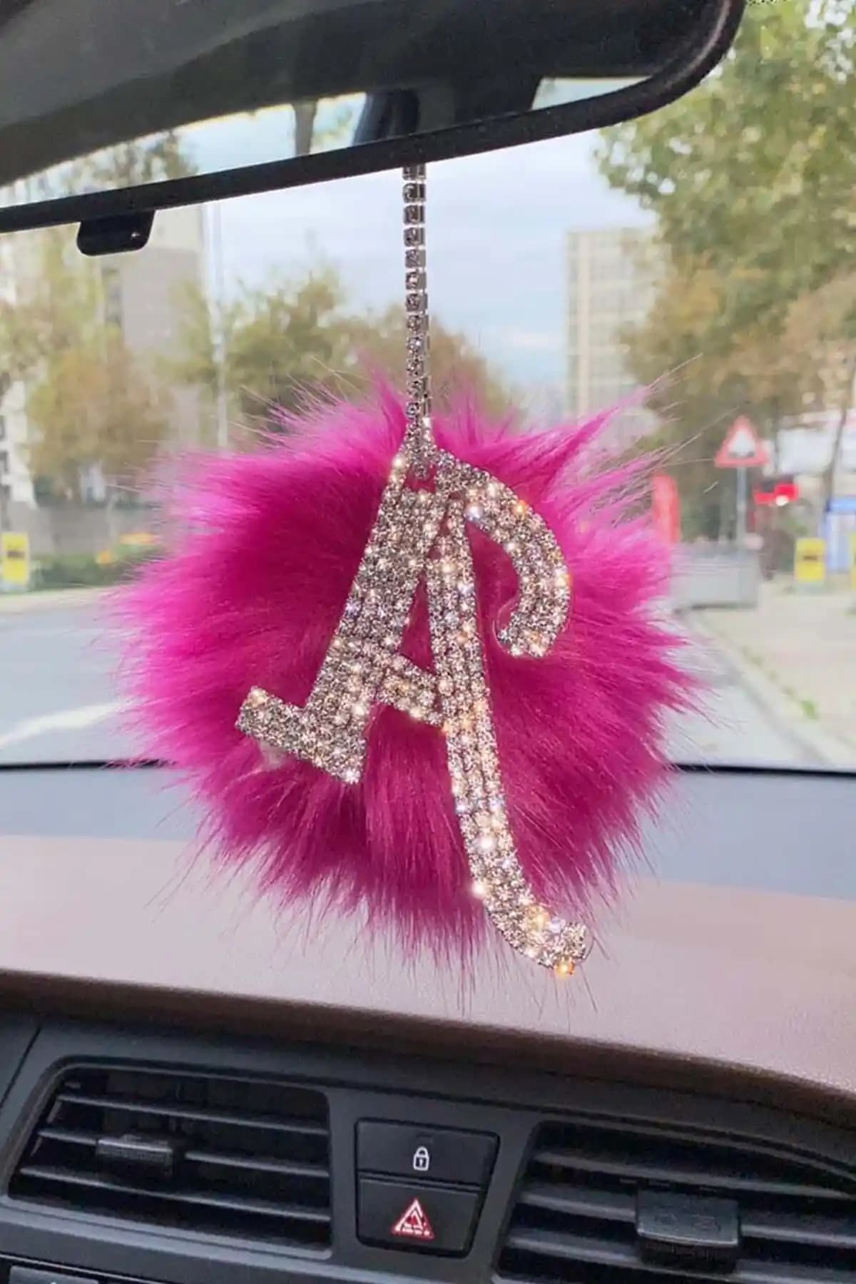 Arabasına Aşıklar Kulübü Pembe Tüylü Taşlı Dikiz Aynası Aksesuarı Şık ve Dayanıklı Tasarım