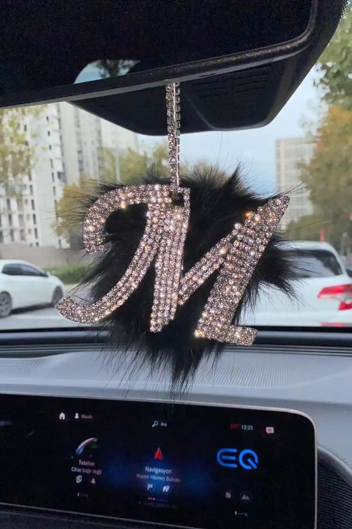 Arabasına Aşıklar Kulübü Taşlı Dikiz Aynası Kolye Aksesuarı Siyah Tüylü M Harfli