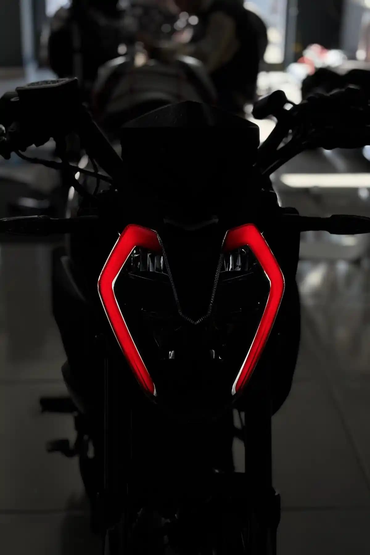 Benelli 125S ve RKS Rk125-S için Kırmızı Far Tasarım Filmi Ürün Tanıtımı ve Kullanım Rehberi