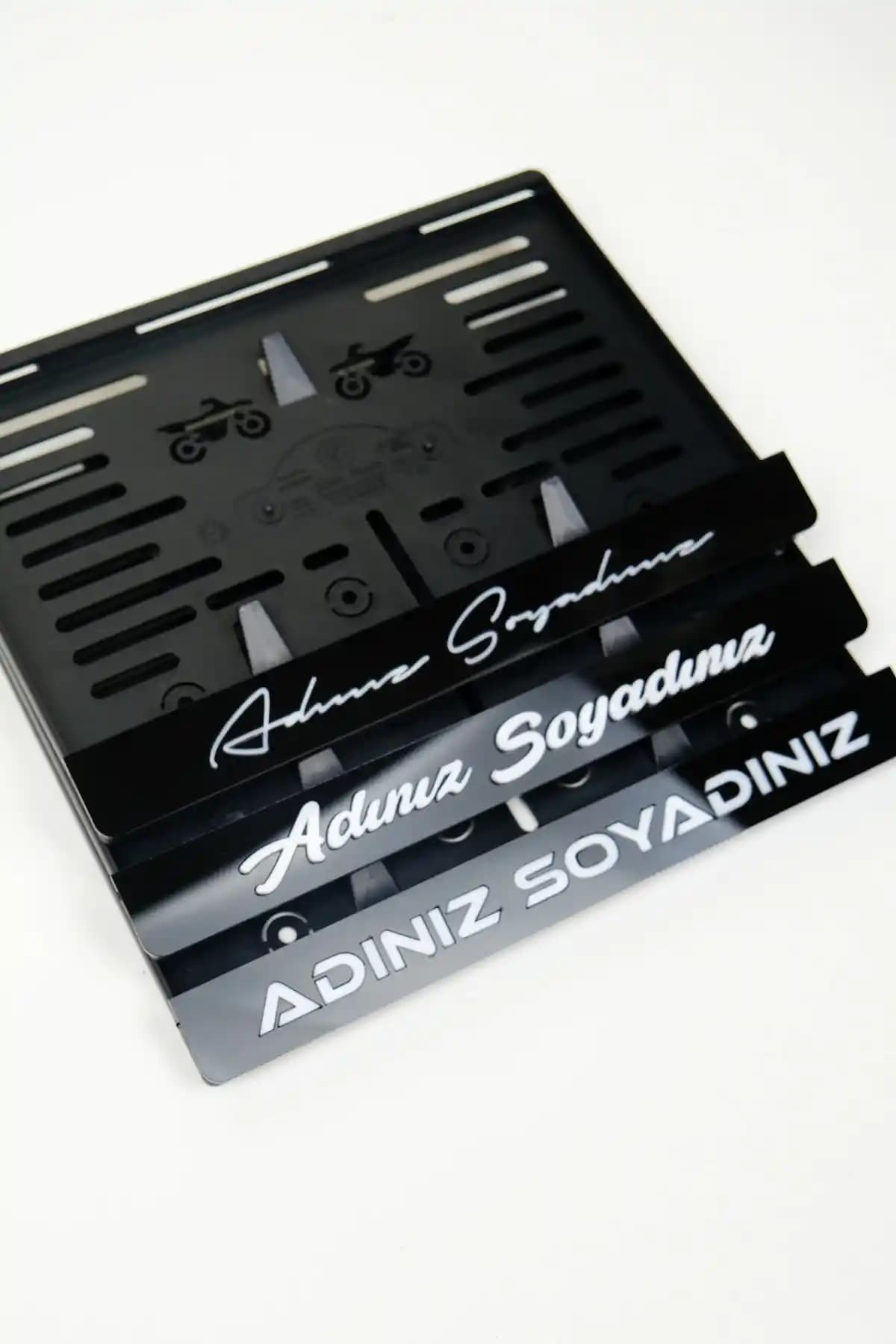 BnP LAZER İsme Özel Lazer Kesim Piano Black Pleksi Motor Plakalık Ürün Tanıtımı ve Özellikleri