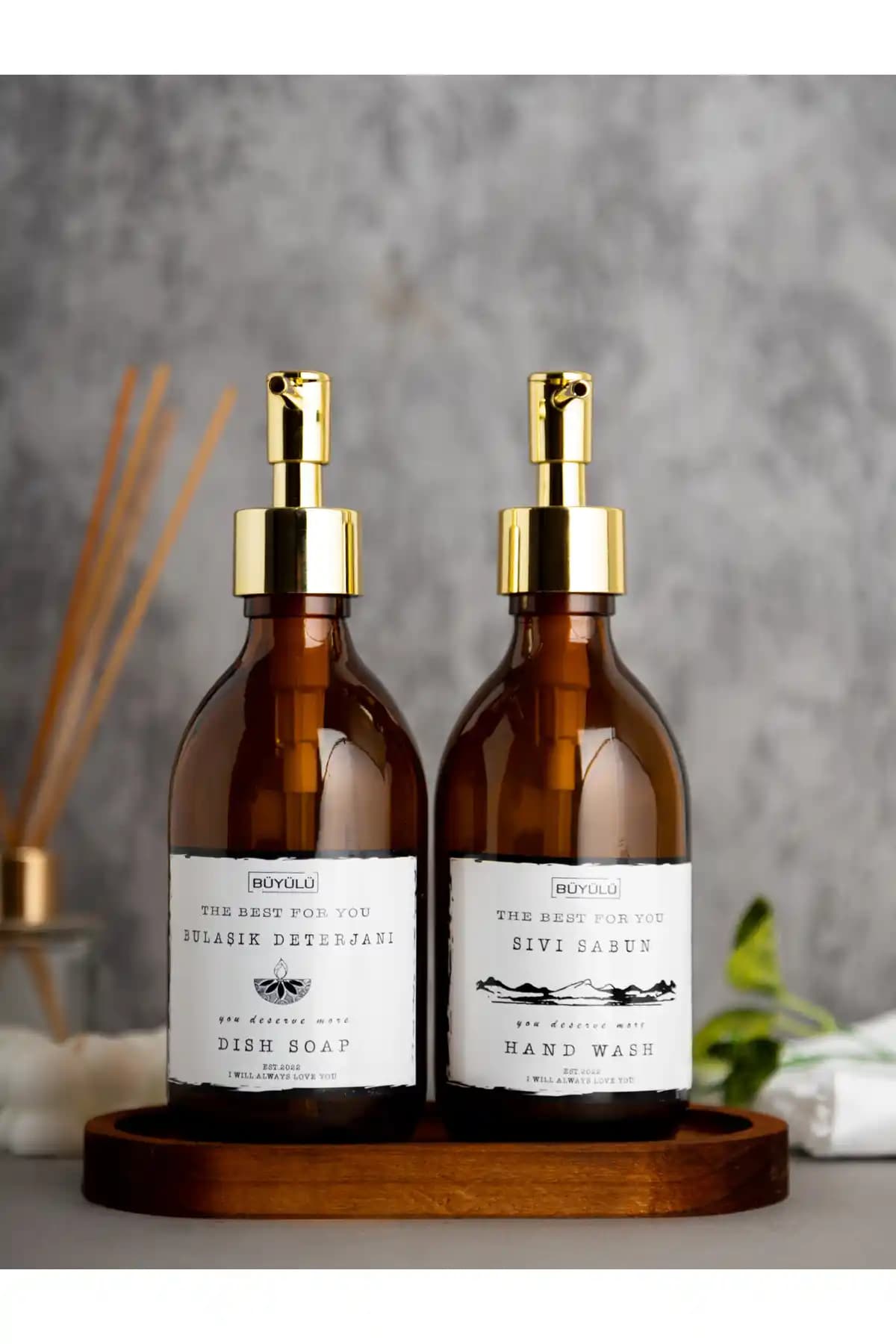 BÜYÜLÜ HOME Amber Ahşap Stantlı Gold Kapaklı 500 Ml Sıvı Sabun Şişesi ile Banyonuza Şıklık Katın