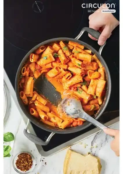 Circulon 28 cm Kapaklı Sığ Tencere - Dayanıklı ve Yapışmaz Özellikleriyle Mutfakta Yenilik