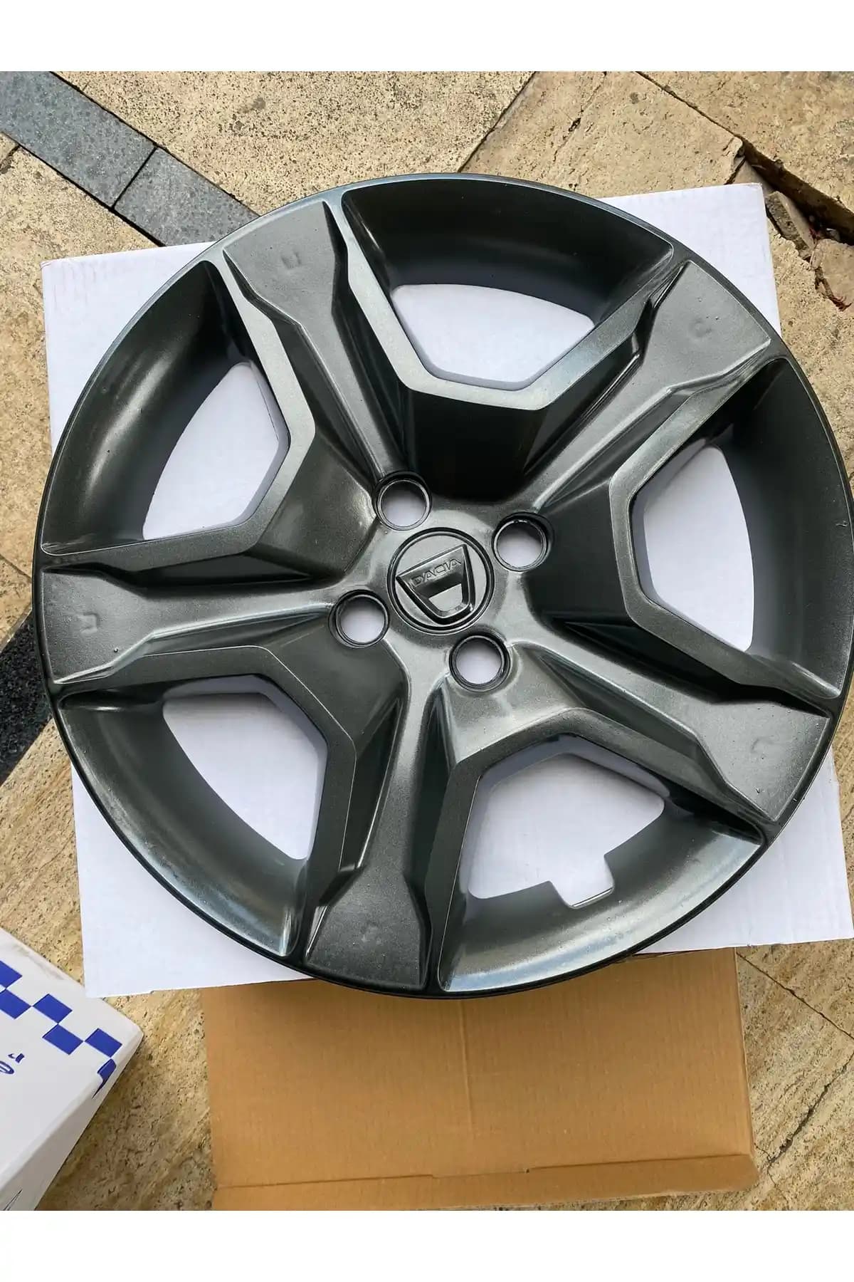 Dacia Sandero Stepway İçin Füme 16 İnç Jant Kapakları Estetik ve Dayanıklı Tasarım