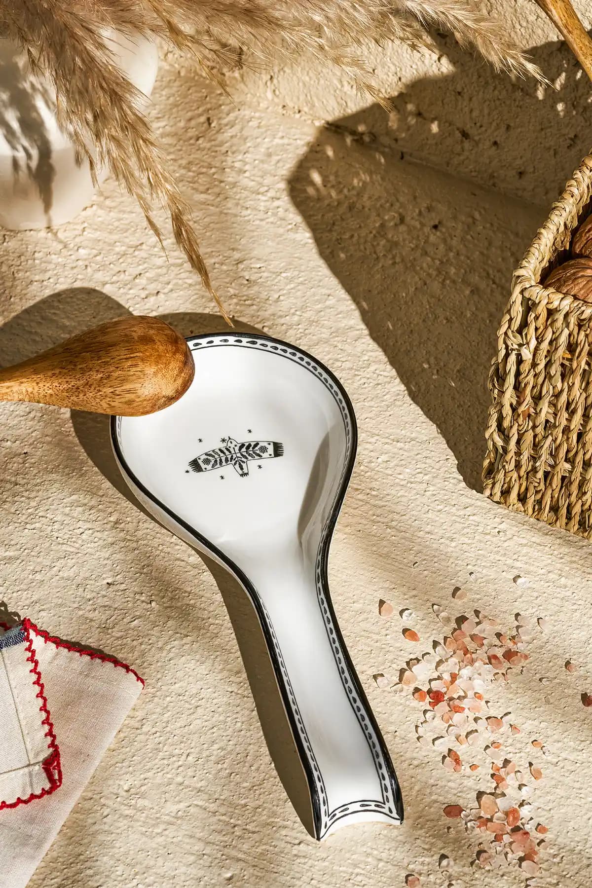 Emsan Artisan New Bone Kaşık Altlığı: Şık ve Dayanıklı Porselen Mutfak Aksesuarı