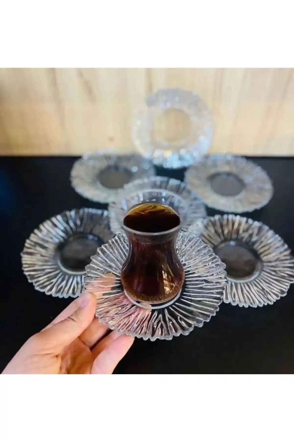 Genel Markalar 6'lı Cam Çay Tabağı Şık Tasarımı ve Kullanışlı Özellikleriyle Öne Çıkıyor