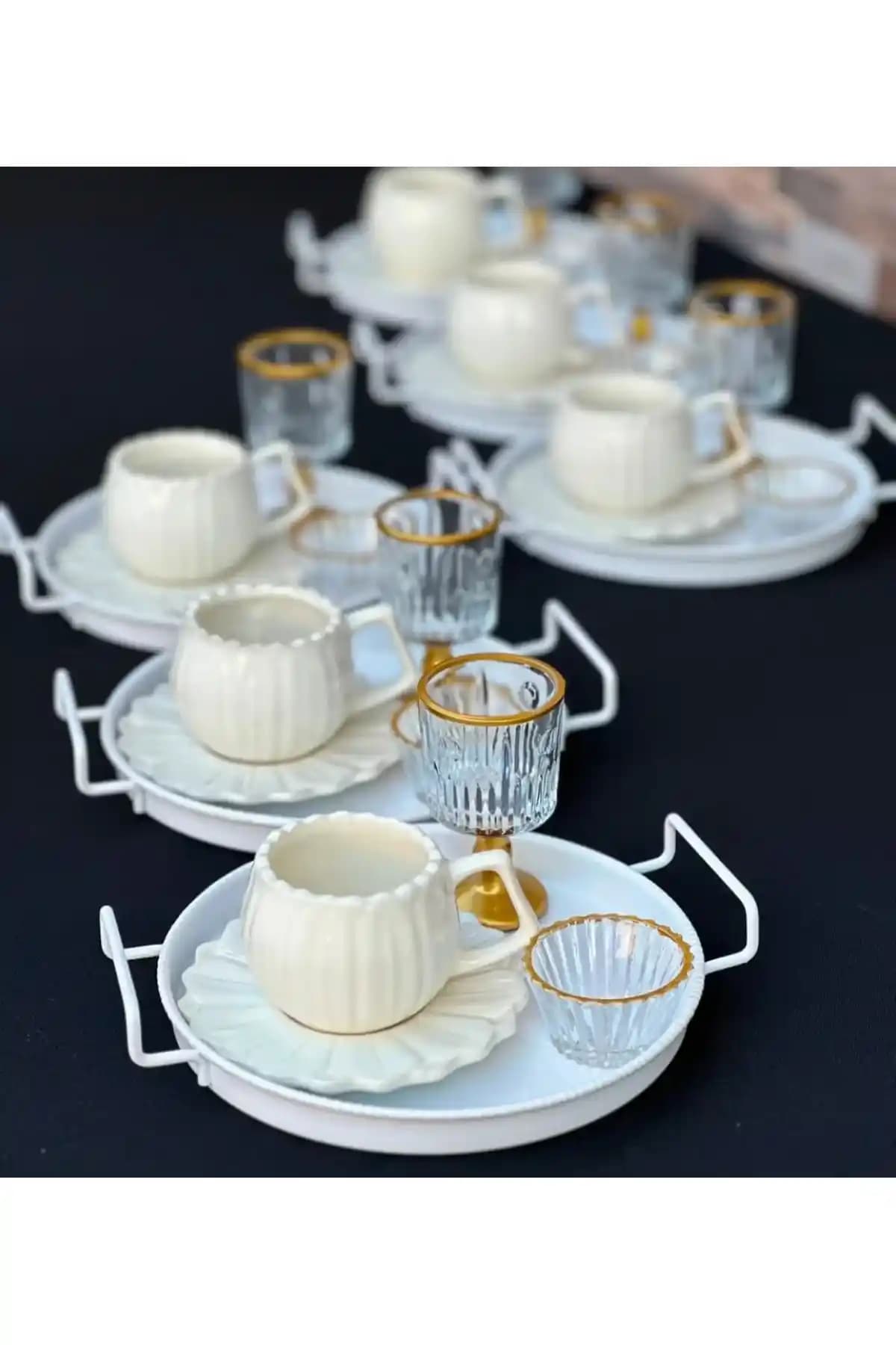 HediyeKöşkü 30 Parça 6 Kişilik Metal Tepsili Papatya Kahve Fincan Sunum Seti