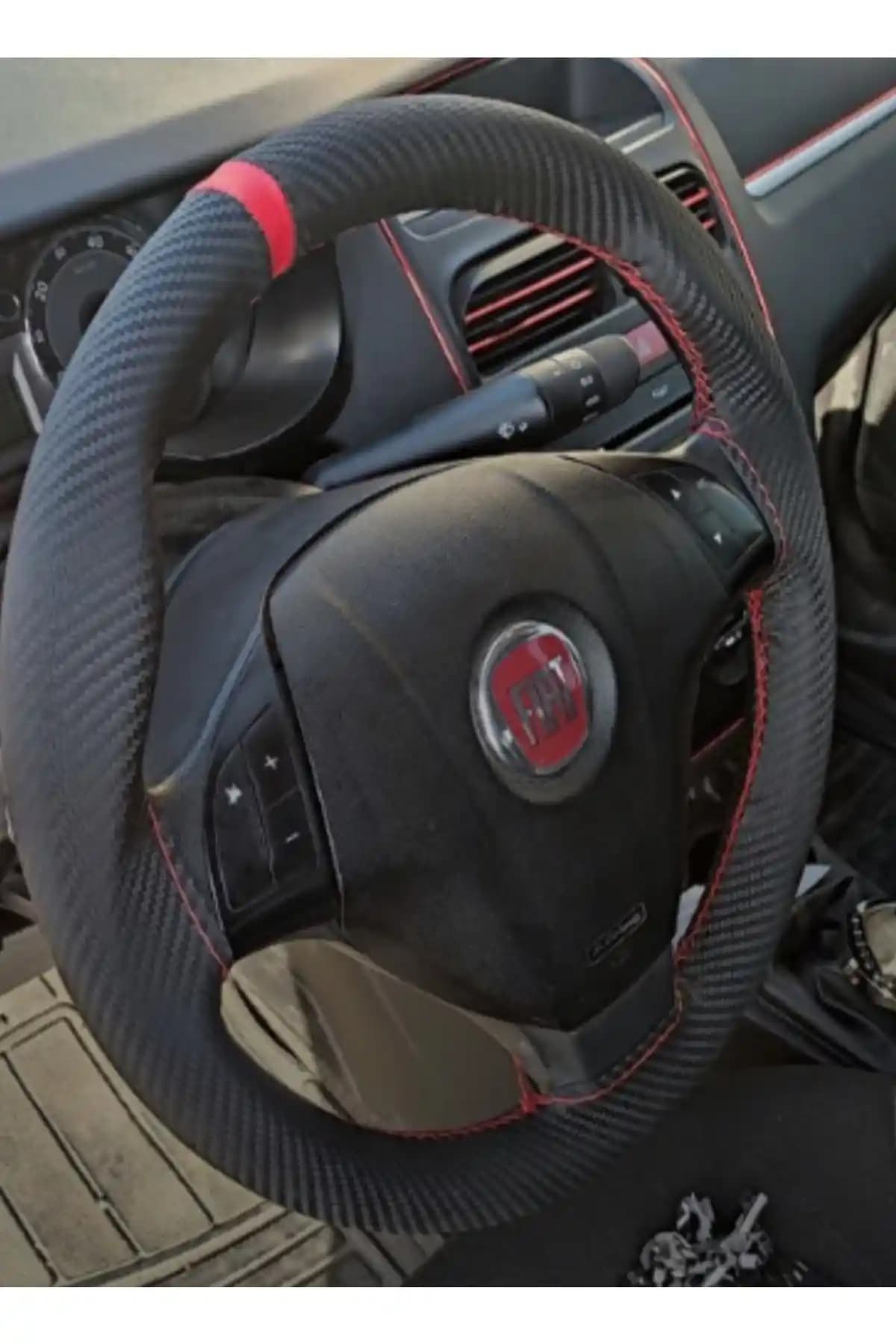 Özgüven Oto Giyim Dikmeli Direksiyon Kılıfı Modern Tasarım ve Kolay Montaj Özellikleriyle