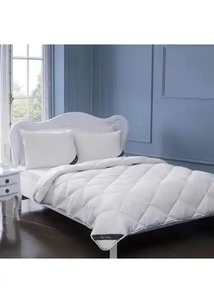 Pierre Cardin Mikro Yorgan Çift Kişilik: Şık Tasarım ve Konfor Sunan Yatak Örtüsü