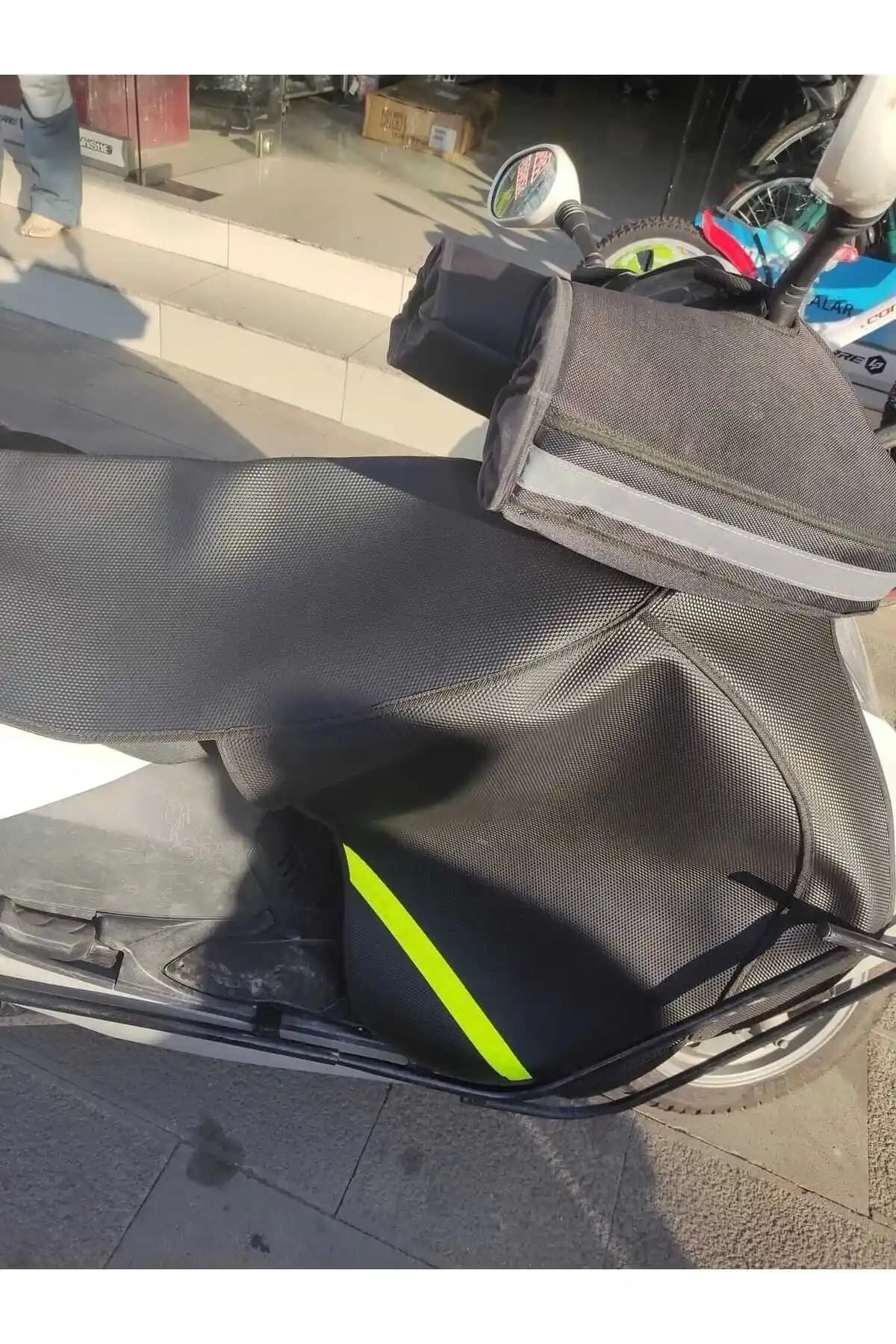 Toprack Diz Örtüsü Scooter Modelleri İçin Koruyucu ve Sıcak Tutucu Özellikleriyle Uygun