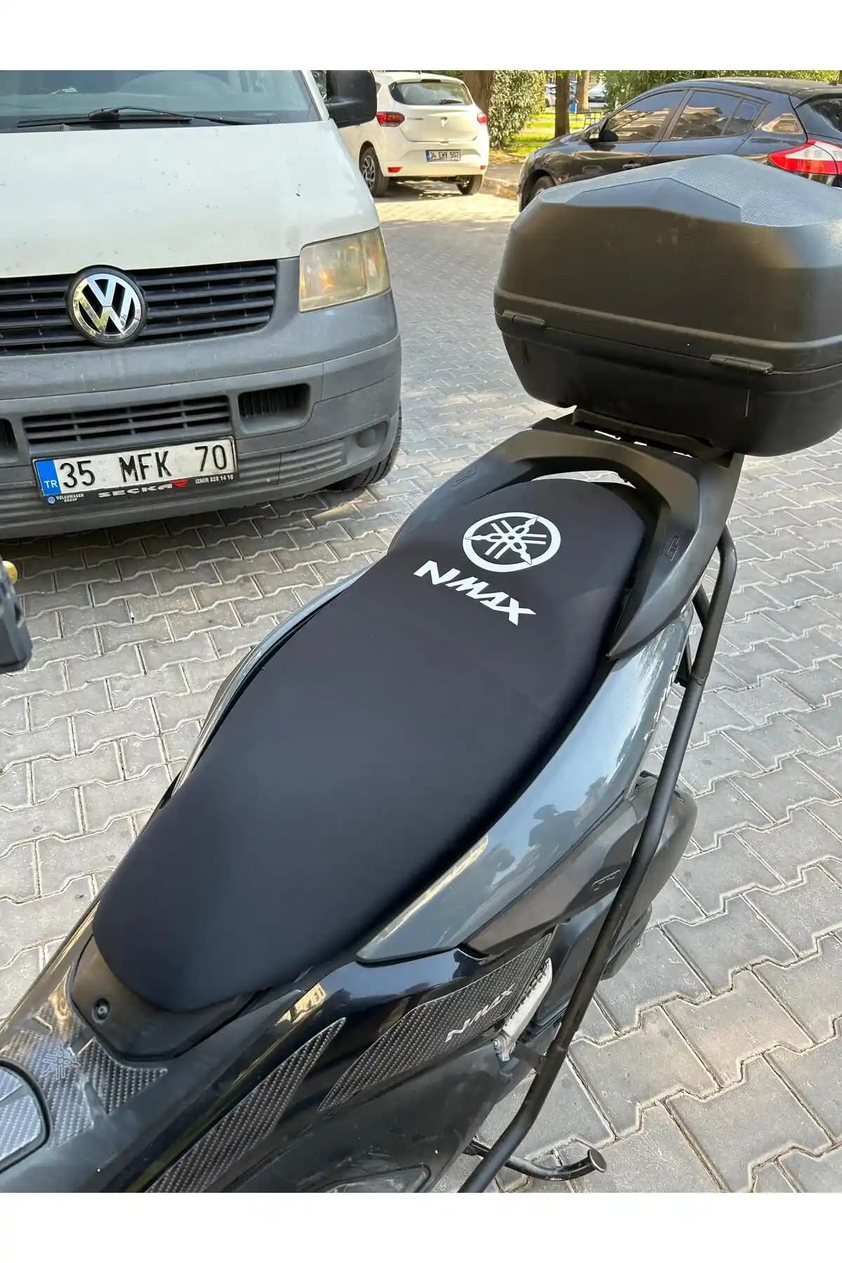 Yamaha NMAX Scooter Koltuk Kılıfı: Dayanıklı ve Konforlu Tasarım Özellikleri