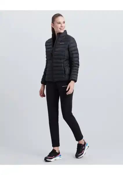 Skechers W Turtle Neck Essential Siyah Kadın Mont: Modern ve Fonksiyonel Kış Giyim Seçeneği