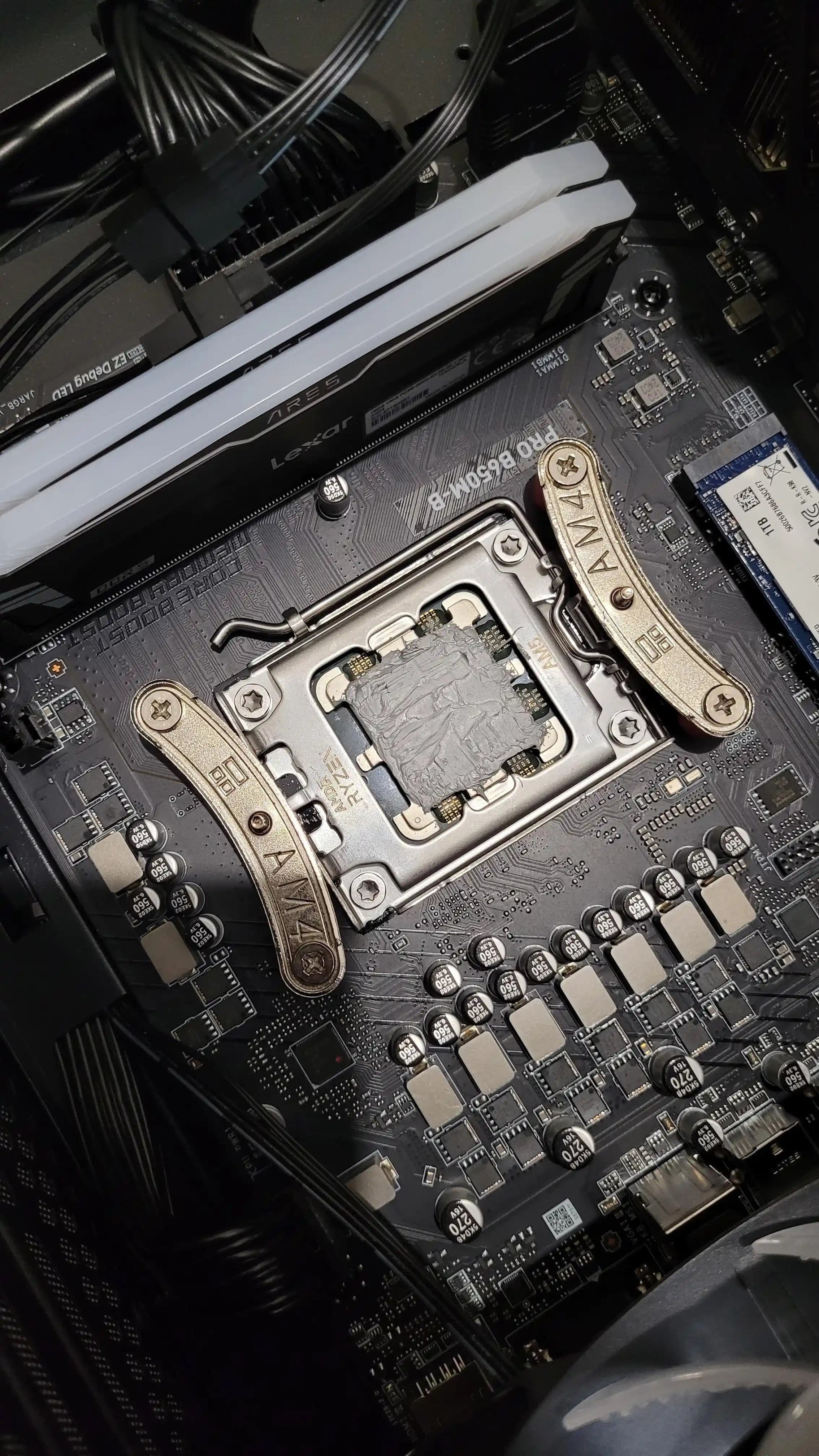 50 lbs Ağırlığındaki Server Blade'in Duvara Güvenli ve Estetik Montaj Yöntemleri