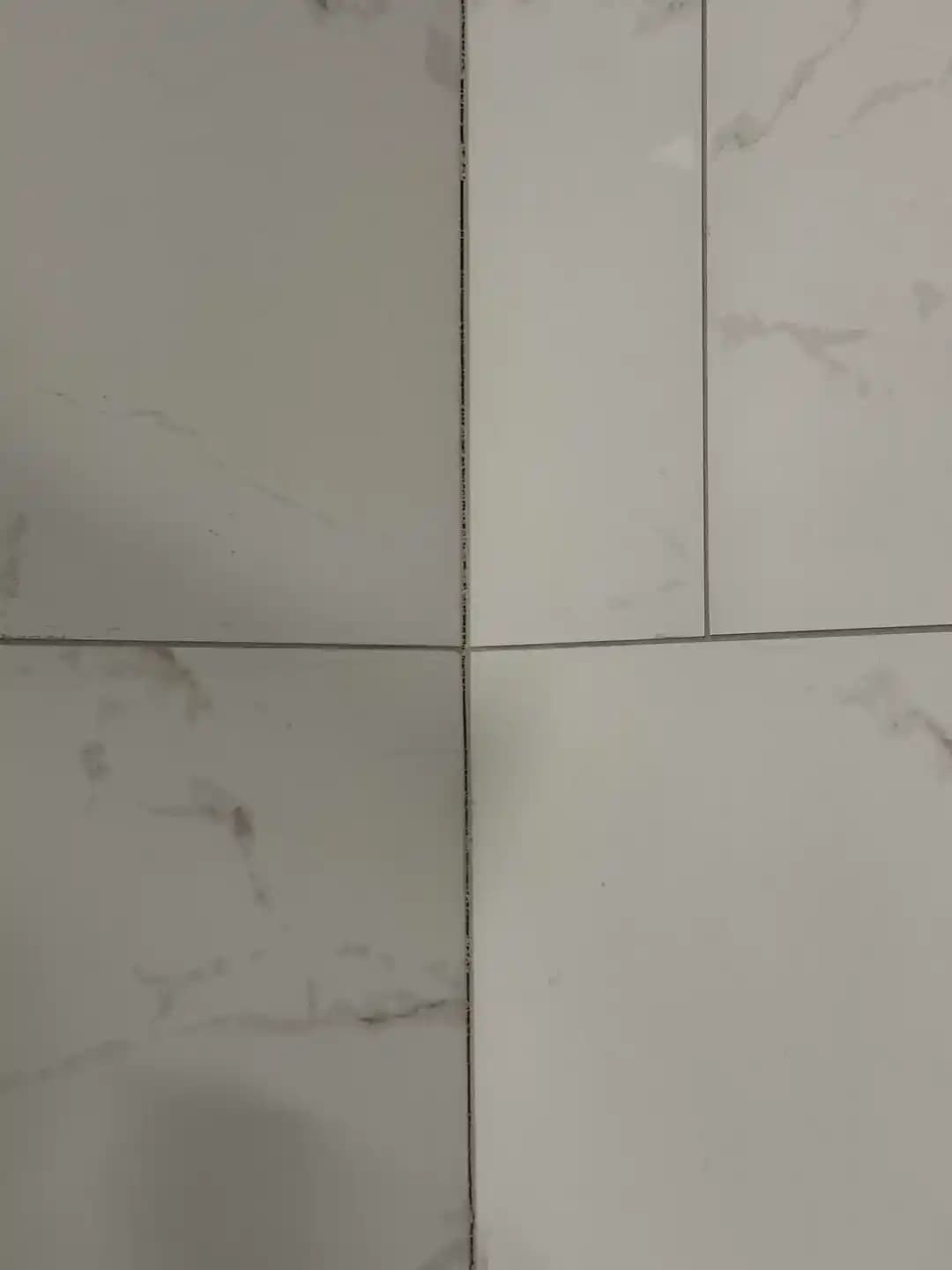 Banyoda Dikey Derzlerde Çatlama Sorunu ve Silikonla Çözüm Yöntemleri