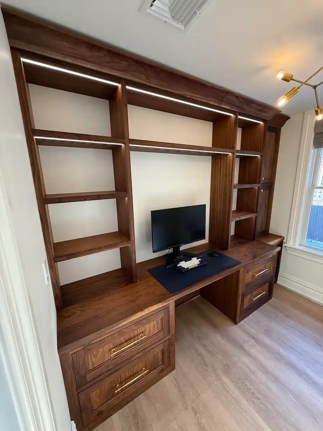 Ceviz Ağacından Ev Ofisi Gömme Mobilya Tasarımı ve Uygulama Teknikleri