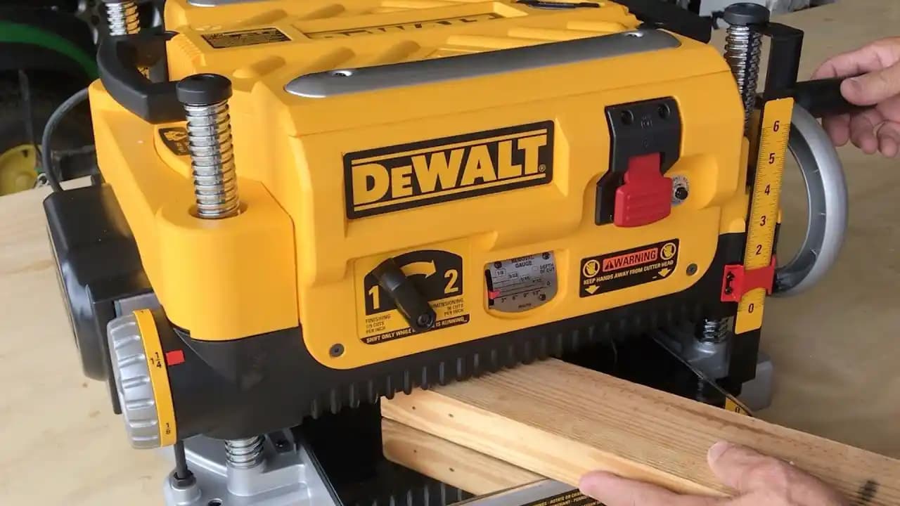 DeWalt 735X Planya Makinesi ile 8/4 Kül Ağacı İşleme Sorunları ve Çözüm Yöntemleri